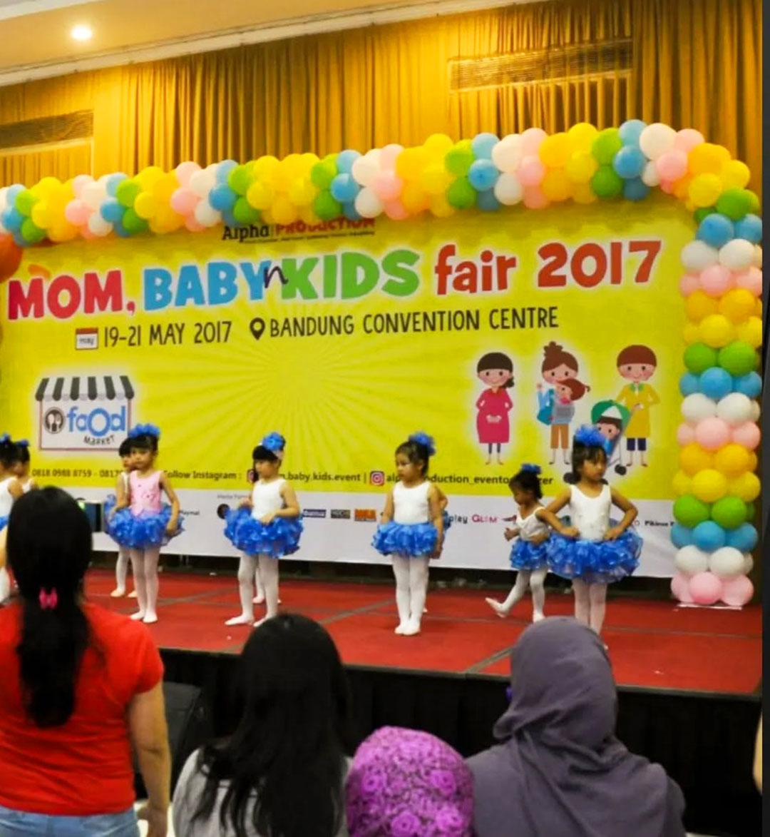 Children’s stage setup with colorful balloon arch and red banquet chairs at Sheraton Langkawi Beach Resort